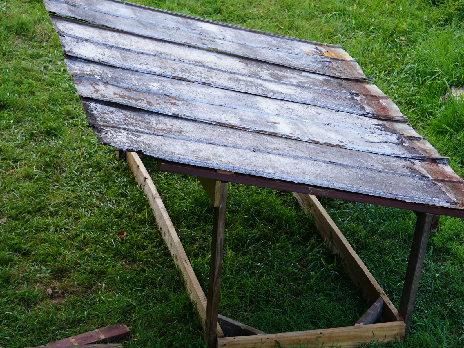 The completed pig shelter ready for use