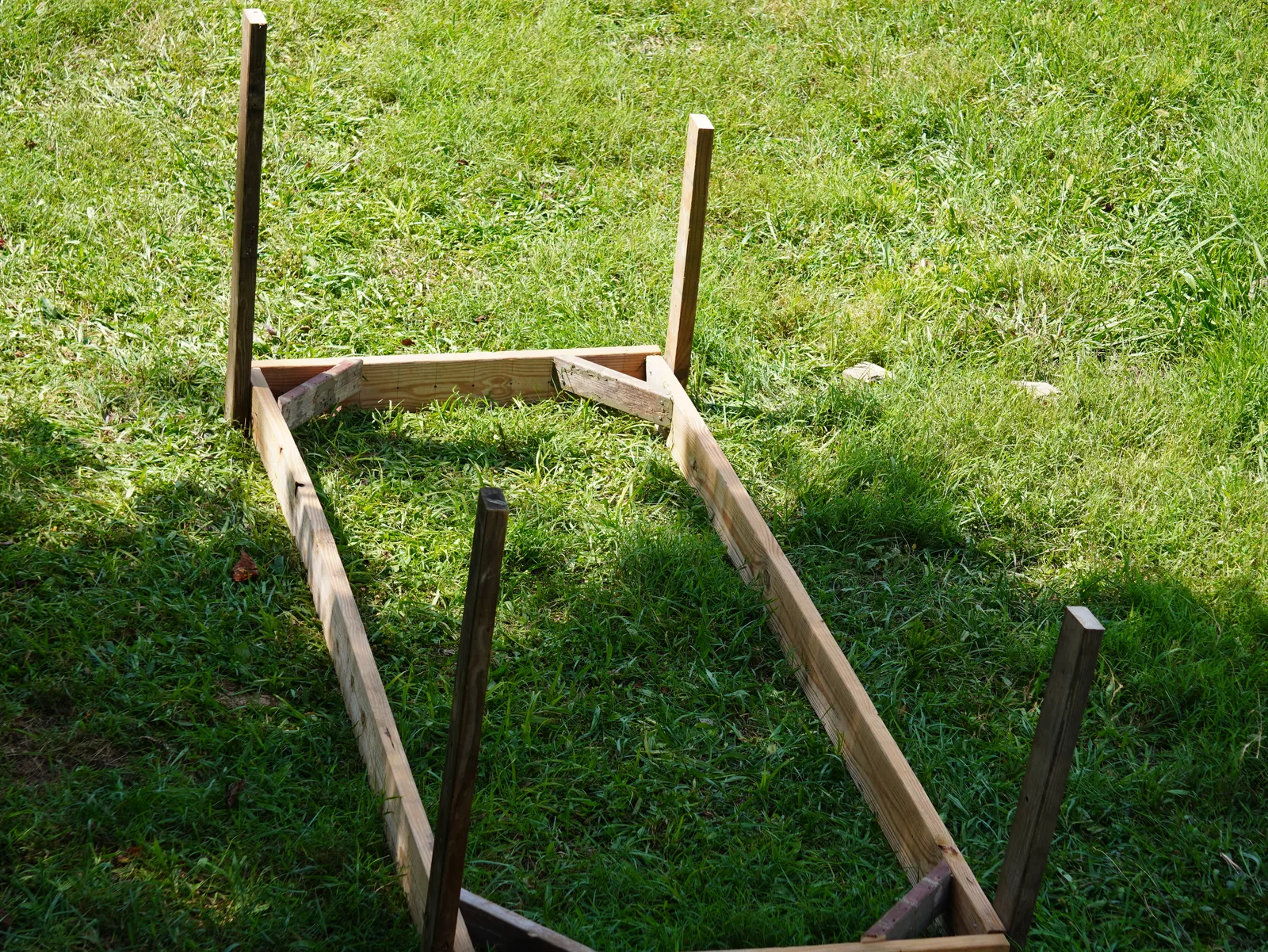 Installing more of the pig shelter structure